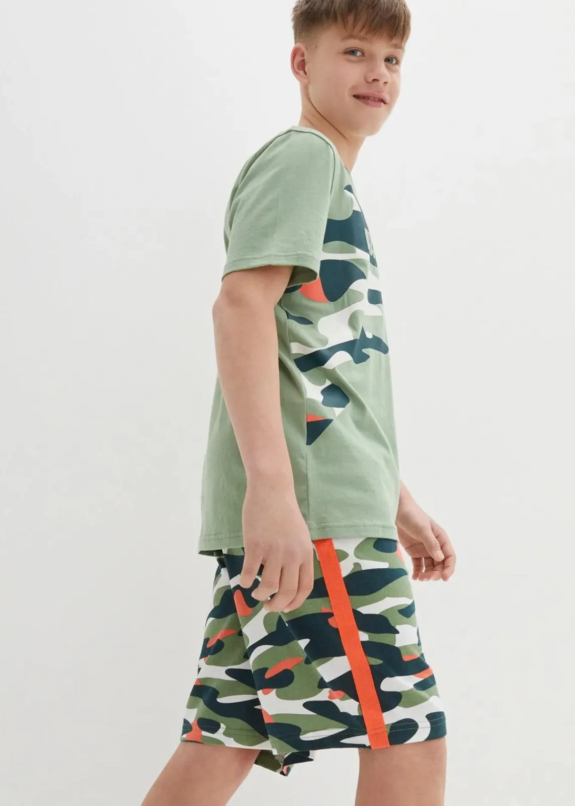 bonprix Jungen 2-8 Jahre·Shorts|Jungen 2-8 Jahre·Shirts|T-Shirt und kurze Hose aus reiner Baumwolle (2-tlg.Set) piniengrün graphisch