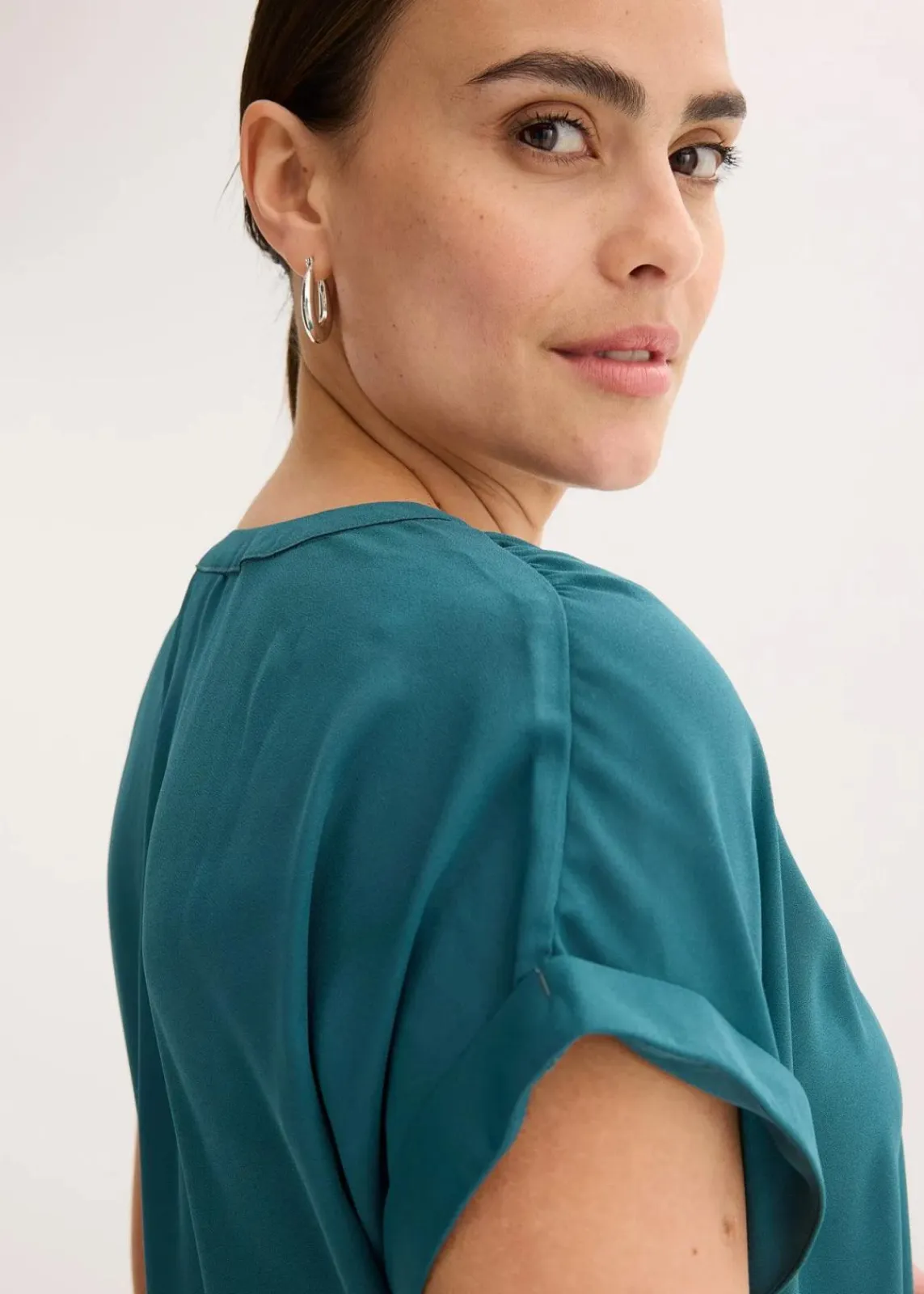 bonprix Blusen & Tuniken|Bekleidung·Jacken & Mäntel|Tunikabluse Georgette pfeffergrün