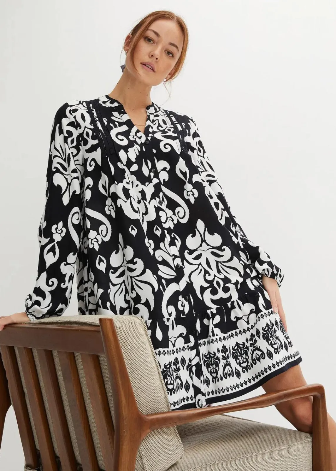 bonprix Bekleidung·Pullover & Strickjacken|Kleider|Tunika-Kleid aus fließender Viskose schwarz/weiß graphisch bedruckt