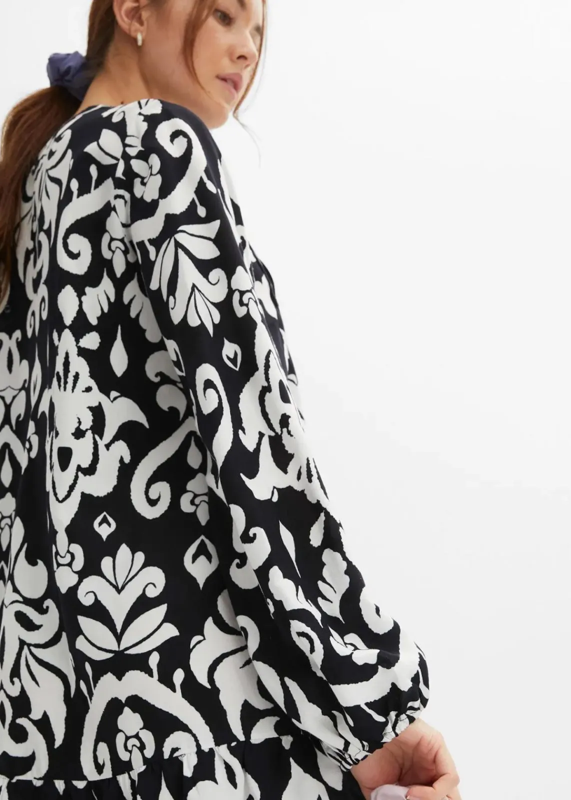 bonprix Bekleidung·Pullover & Strickjacken|Kleider|Tunika-Kleid aus fließender Viskose schwarz/weiß graphisch bedruckt