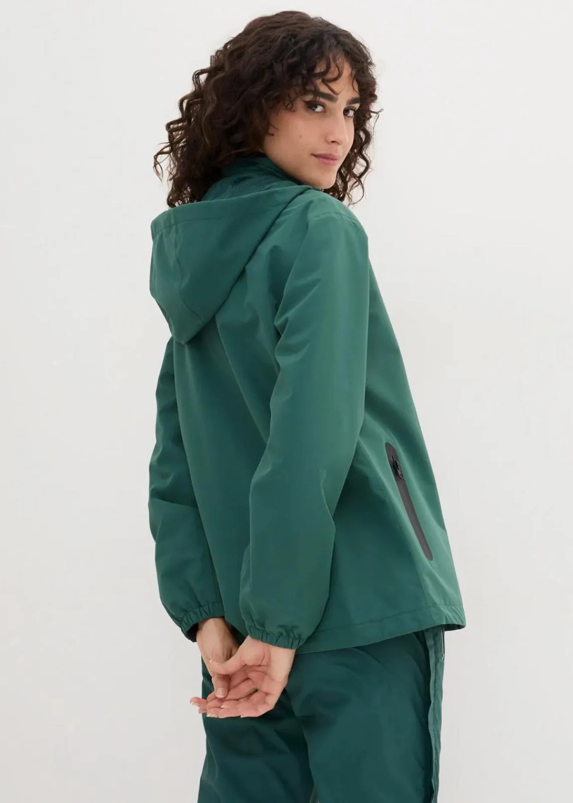 bonprix Jacken & Mäntel|Sportbekleidung|Ultraleichte Regenjacke mattgrün