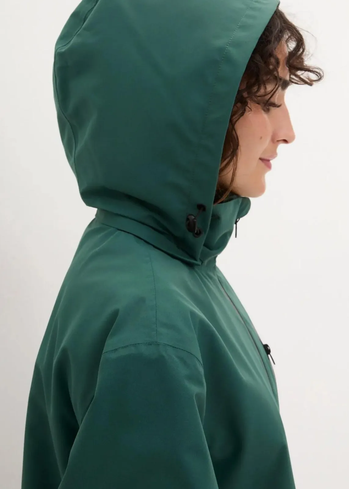 bonprix Jacken & Mäntel|Sportbekleidung|Ultraleichte Regenjacke mattgrün
