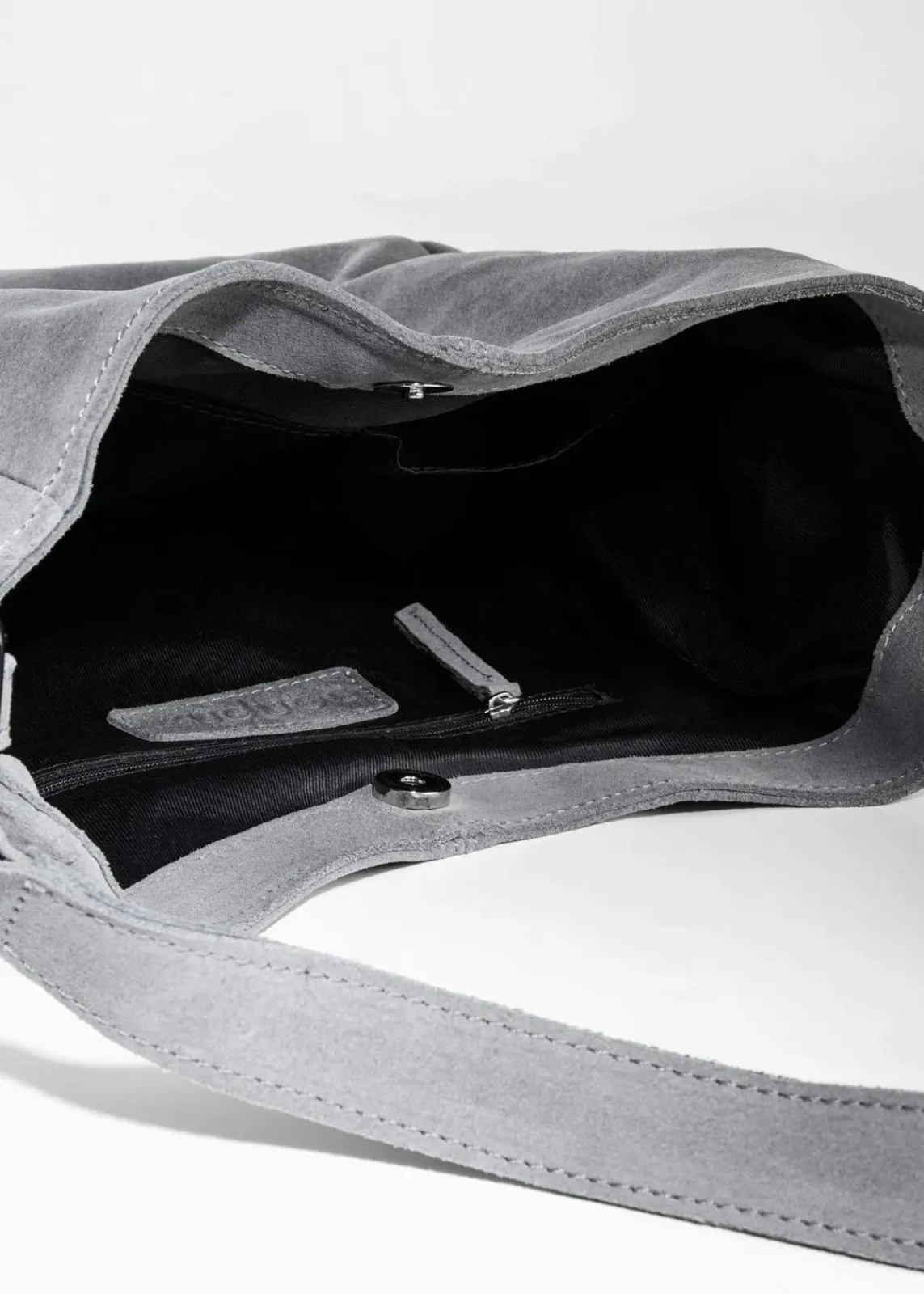 bonprix Taschen|Veloursledertasche mit dekorativem Zusatzriemen grau