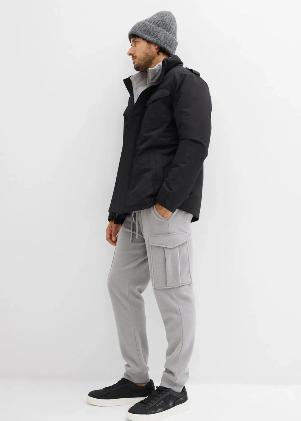 Wasserdichte Funktionsjacke mit Roll-in-Kapuze und Schulterklappen|bonprix Online