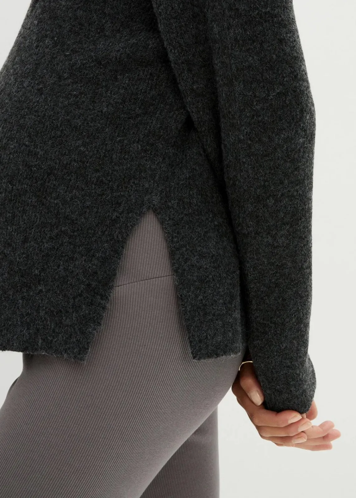 bonprix Bekleidung·Blazer|Nachhaltigere Materialien|Weicher Umstands-und Stillpullover mit Schlitz schwarz meliert