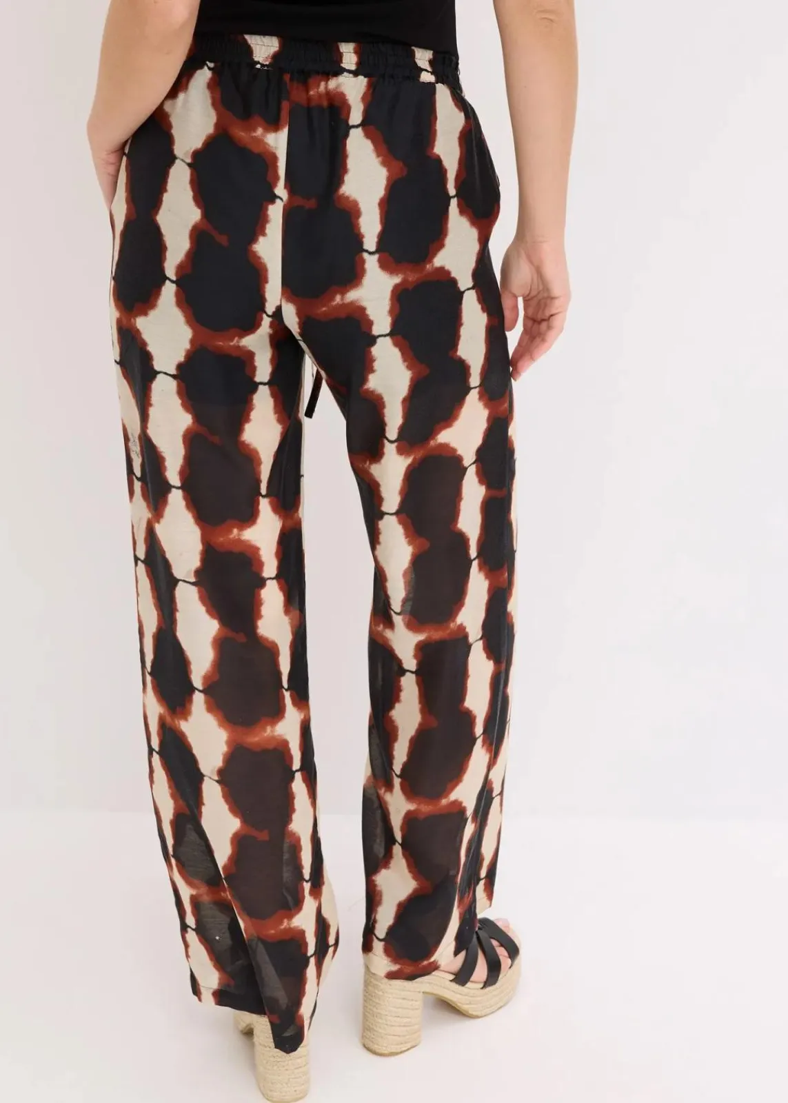 weite Hose mit Batik-Print|bonprix Hot