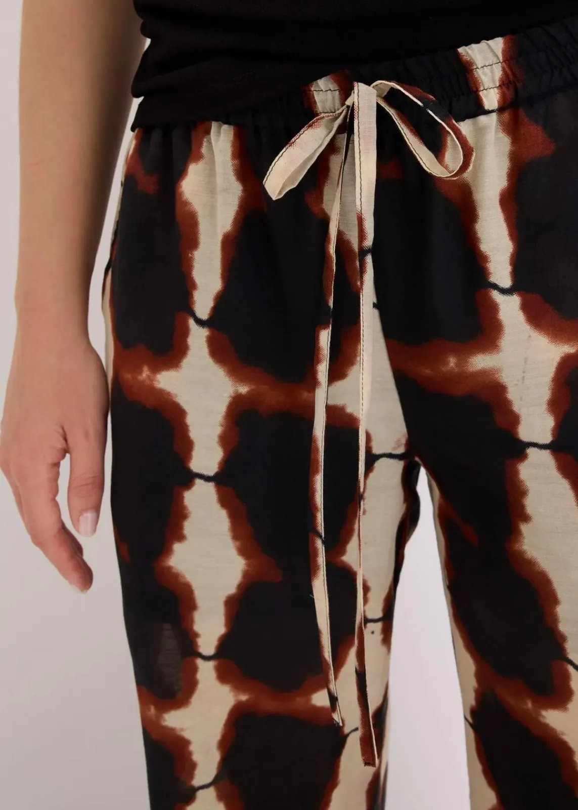 weite Hose mit Batik-Print|bonprix Hot