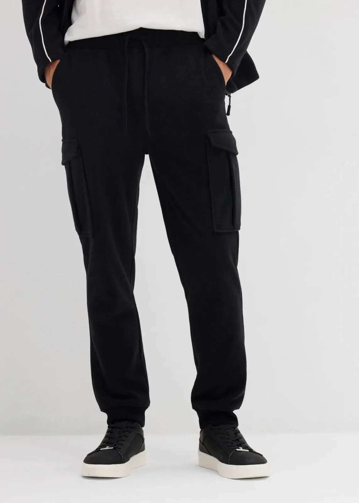 bonprix Sweat|Hosen|wärmende Cargohose in Fleece-Qualität, Regular Fit schwarz