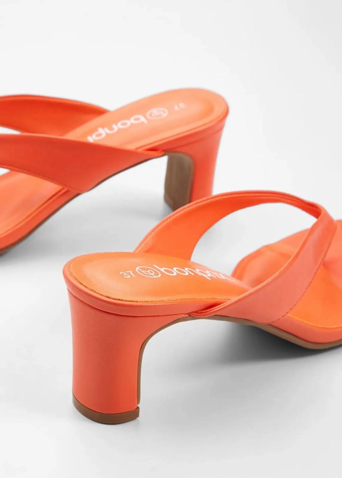 bonprix Sommerschuhe|Zehenstegpantoletten mit Blockabsatz mango