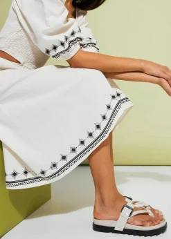 Zehenstegpantoletten mit Profilsohle|bonprix Hot